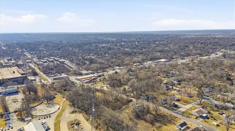 1015 S Scott Ave, Independence, MO 64054 photo 3