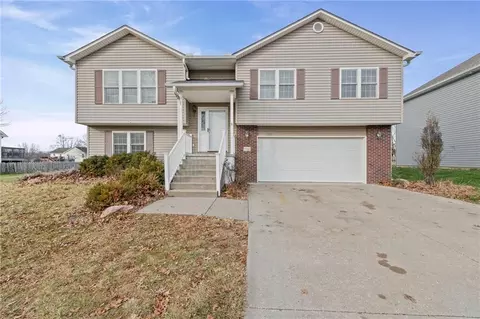 3212 Morton Ln, Saint Joseph, MO 64506