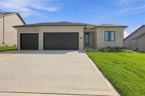 2368 NE Colonnade Ave, Blue Springs, MO 64029