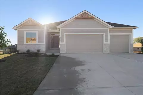 2368 NE Colonnade Ave, Blue Springs, MO 64029