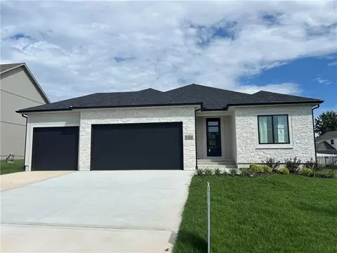 2368 NE Colonnade Ave, Blue Springs, MO 64029
