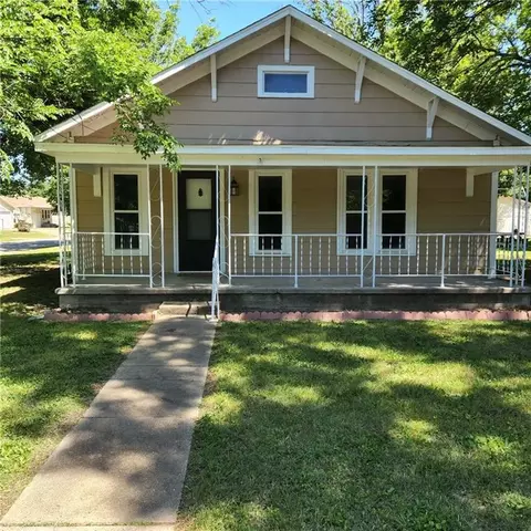 301 E 6th Ave, Caney, KS 67333