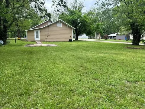 Exterior - 301 E 6th Ave, Caney, KS 67333 photo 4 of 4