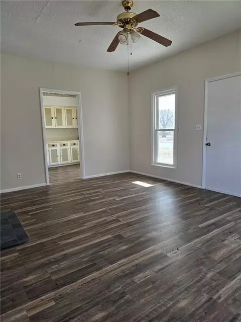 Living - 301 E 6th Ave, Caney, KS 67333 photo 2 of 5