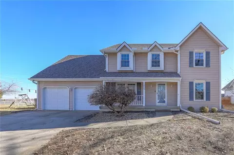 1023 SE Timbercreek Ln, Lees Summit, MO 64081