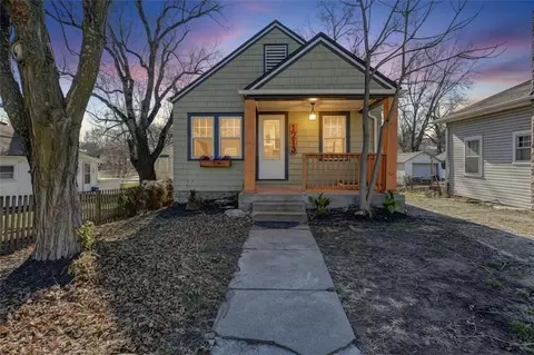 1213 Spruce St, Leavenworth, KS 66048