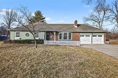 5936 Laurel Ave, Raytown, MO 64133