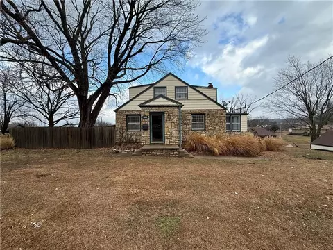 11524 Hackett St, Sugar Creek, MO 64054