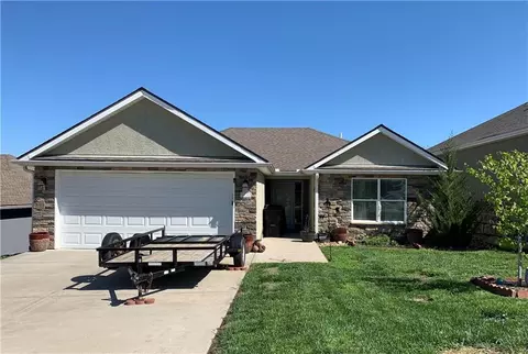 903 Ingleside Dr, Pleasant Hill, MO 64080