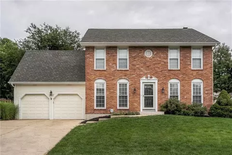 3907 NE Clearbrook Dr, Lees Summit, MO 64064