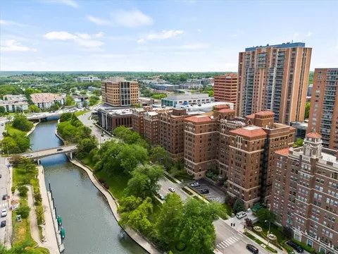 121 W 48th St #1504, Kansas City, MO 64112