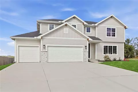 Exterior - 20702 Emerald St, Spring Hill, KS 66083 photo 4 of 7