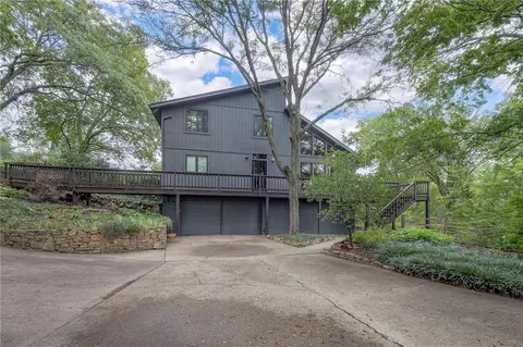 1606 Cypress Point Dr, Lawrence, KS 66047