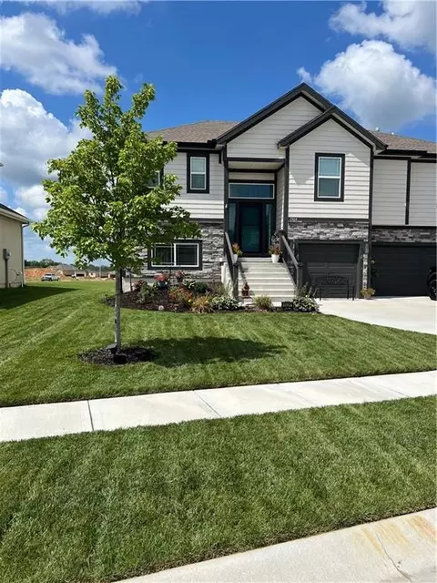 1504 N 162nd Cir, Basehor, KS 66007