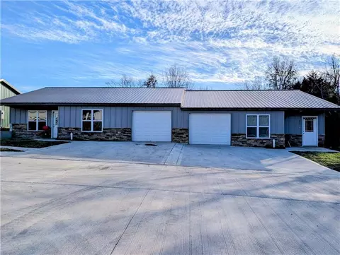 609611613 W Bridge St, Knob Noster, MO 65336