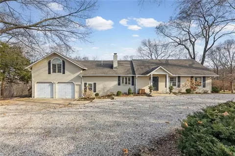 7725 Woodland Dr, Shawnee, KS 66218