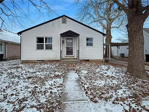 504 W 29th St, Higginsville, MO 64037