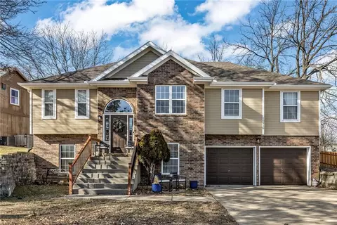 10916 N Oxford Ave, Kansas City, MO 64157