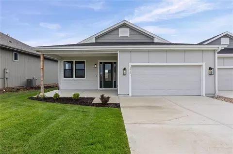 4915 146th St, Basehor, KS 66007