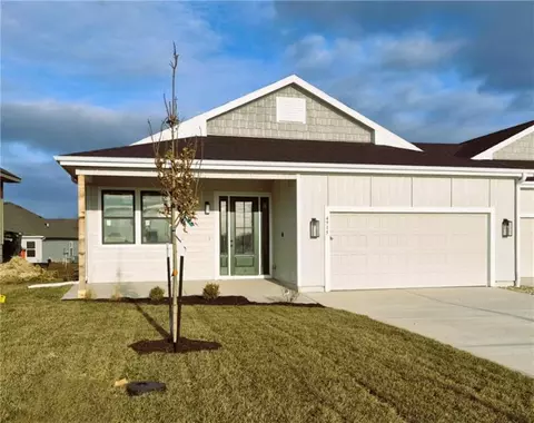 4915 146th St, Basehor, KS 66007