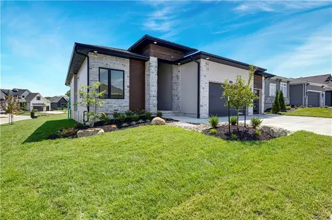 17401 Parkhill St, Overland Park, KS 66221