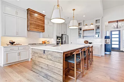 17401 Parkhill St, Overland Park, KS 66221