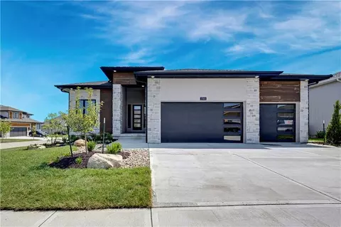 17401 Parkhill St, Overland Park, KS 66221