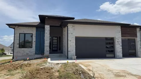 17401 Parkhill St, Overland Park, KS 66221