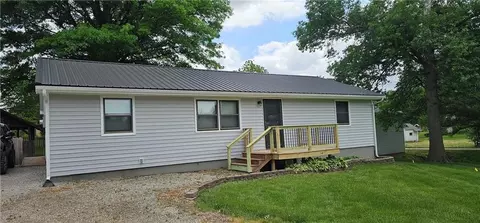 104 W Cedar St, Waverly, MO 64096