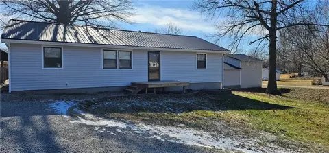 104 W Cedar St, Waverly, MO 64096