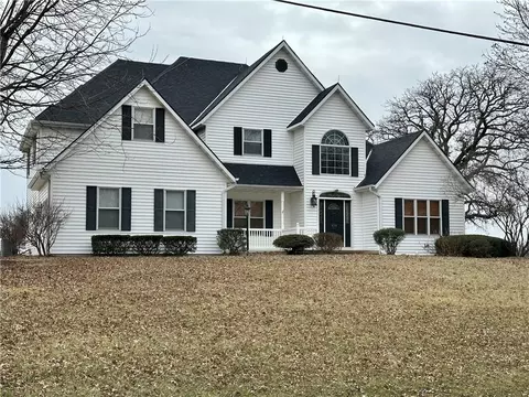 610 E 14th St, Maryville, MO 64468