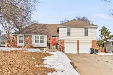 818 W 122nd Ter, Kansas City, MO 64145