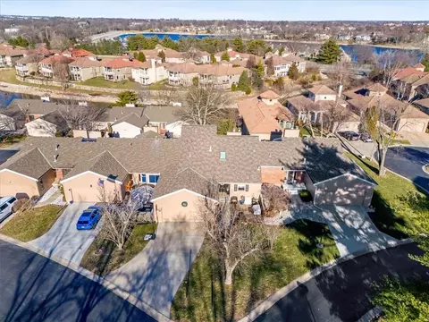 View/Area - 448 Point Dr, Lees Summit, MO 64064 photo 2 of 4