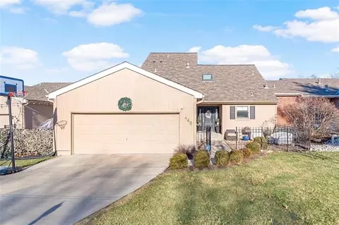 Exterior - 448 Point Dr, Lees Summit, MO 64064 photo 5 of 5