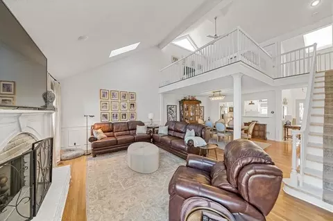 448 Point Dr, Lees Summit, MO 64064