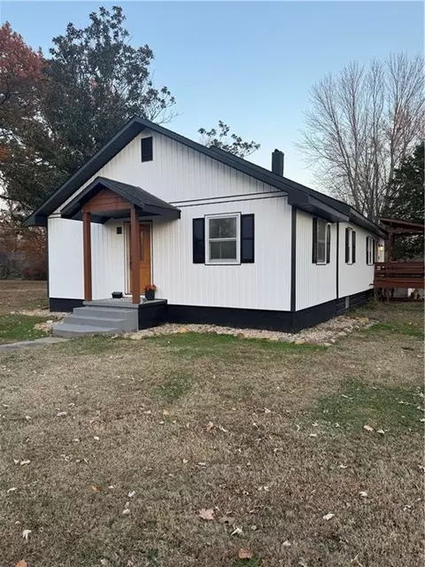 1002 N Water St, Pittsburg, KS 66762