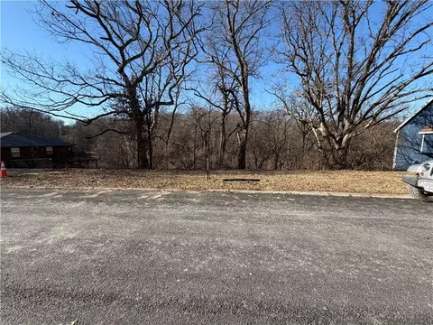 High Drive, Excelsior Springs, MO 64024