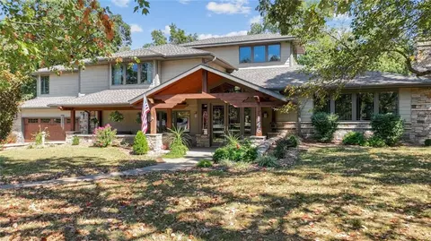 146 Country Club Dr, Nevada, MO 64772