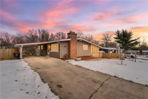 903 E Clark St, Warrensburg, MO 64093