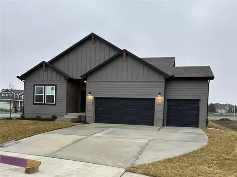 18204 W 166th Ter, Olathe, KS 66062