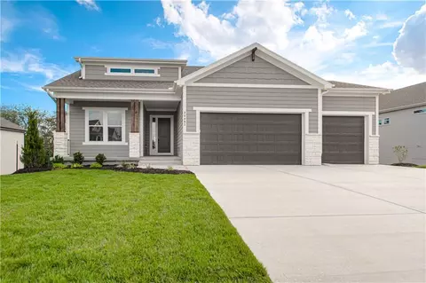 24897 W 145th Pl, Olathe, KS 66061