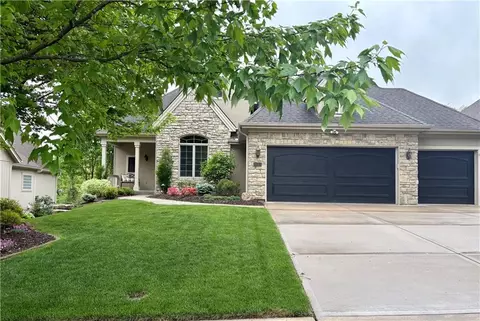 8813 W 160th St, Overland Park, KS 66085