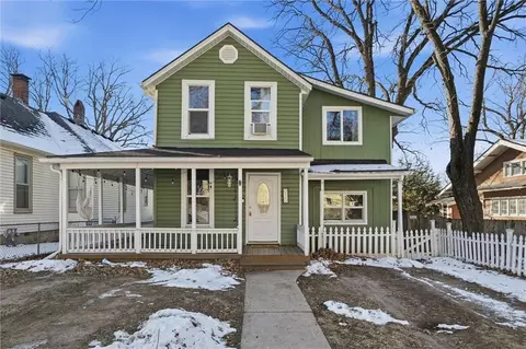 930 W 7th St, Leavenworth, KS 66048