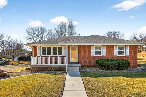 34 Caribou Cir, Saint Joseph, MO 64506