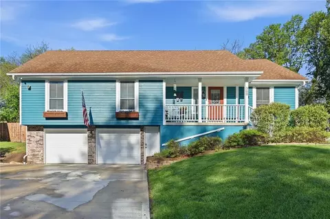 308 SE Colony Dr, Lees Summit, MO 64063