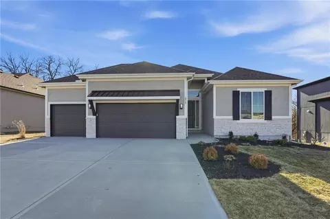 2717 SW 12th St, Lees Summit, MO 64081