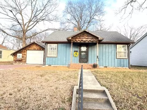 824 N Ash St, Nevada, MO 64772