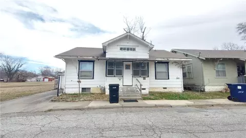 15 4th Street Cir, Pittsburg, KS 66762