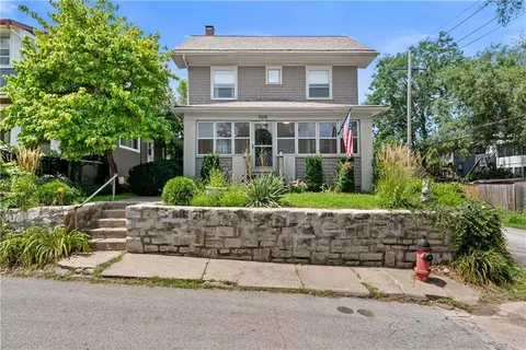 4218 Greenwood Pl, Kansas City, MO 64111