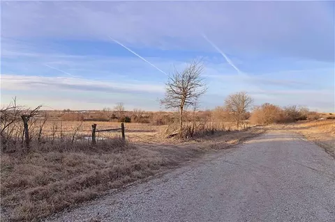 East 220th Lane, Bethany, MO 64424